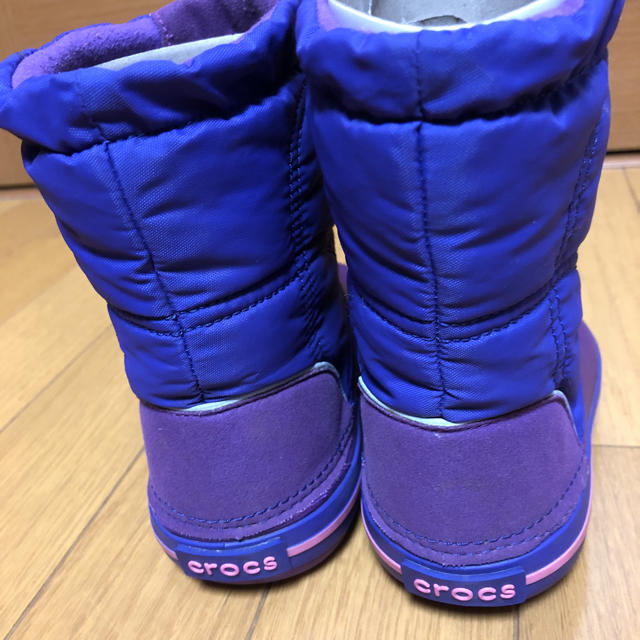 crocs(クロックス)の防寒ブーツ キッズ/ベビー/マタニティのキッズ靴/シューズ(15cm~)(ブーツ)の商品写真