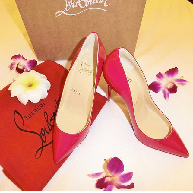 Christian Louboutin(クリスチャンルブタン)のコハナパンダ様専用☆クリスチャンルブタン 💗 パンプス ピンク💗35 美品 レディースの靴/シューズ(ハイヒール/パンプス)の商品写真