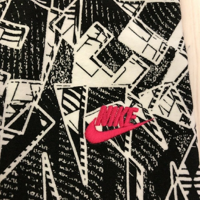 NIKE(ナイキ)のラスト一点ずつ　新品　NIKE　ジャージ　セットアップ　80　 85 　90  キッズ/ベビー/マタニティのキッズ服男の子用(90cm~)(ジャケット/上着)の商品写真