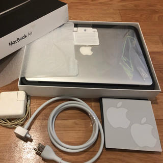 マック(Mac (Apple))のmacbook air 13インチ mc965j/a 保護カバー付き美品 (ノートPC)