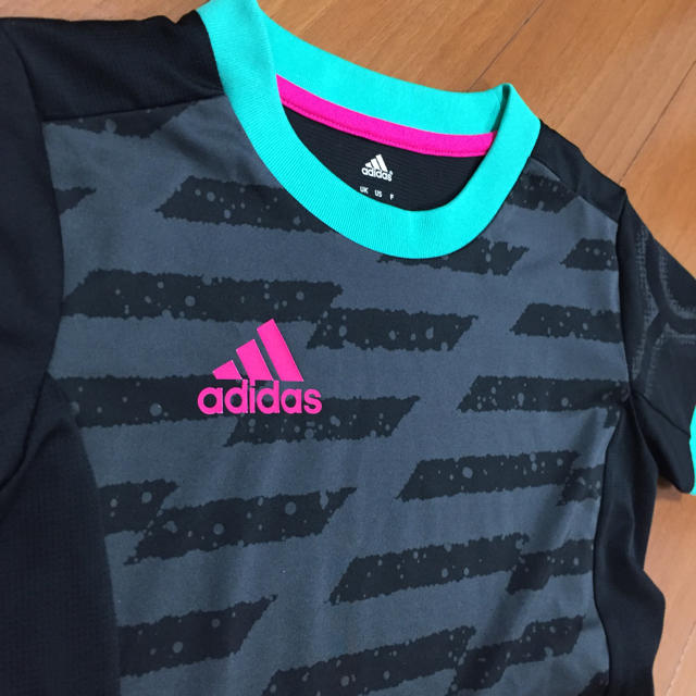 adidas(アディダス)の美品 サッカー プラクティスTシャツセット 130㎝ アディダス スポーツ/アウトドアのサッカー/フットサル(ウェア)の商品写真