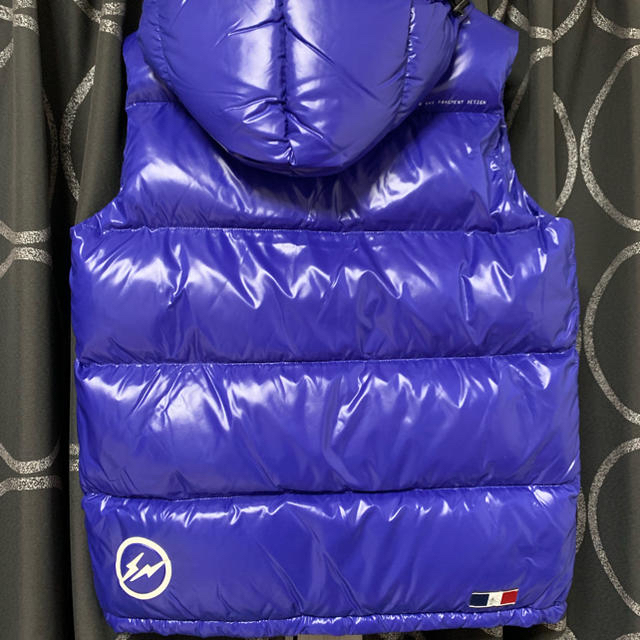 MONCLER(モンクレール)のモンクレール フラグメント 藤原ヒロシ ダウンベスト サイズ 1 ブルー メンズのジャケット/アウター(ダウンジャケット)の商品写真