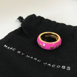 マークバイマークジェイコブス(MARC BY MARC JACOBS)のマークバイマークジェイコブス # ロゴリング 【ピンク×ゴールド】(リング(指輪))