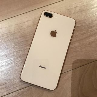 アイフォーン(iPhone)のiPhone 8 Plus Gold 256 GB au(スマートフォン本体)