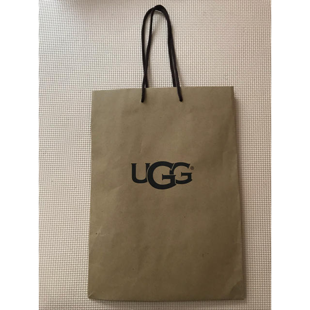 UGG(アグ)のUGG 紙袋 レディースのバッグ(ショップ袋)の商品写真