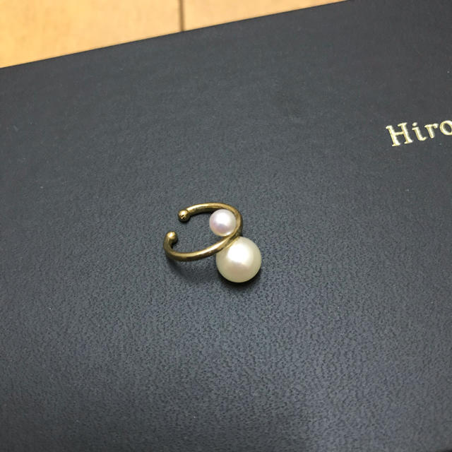 BARNEYS NEW YORK(バーニーズニューヨーク)のHirotaka Double Pearl Ear Cuff 美品！ レディースのアクセサリー(イヤーカフ)の商品写真