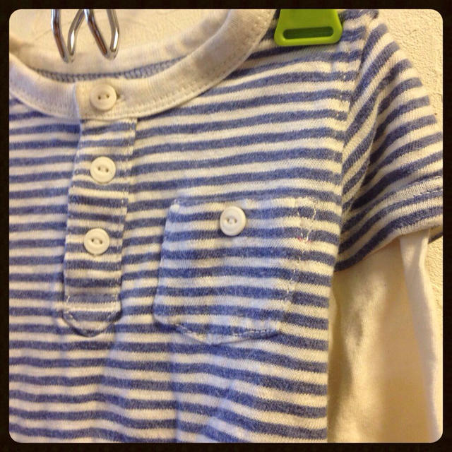 babyGAP(ベビーギャップ)のGAPおませなトップス風ロンパース70 キッズ/ベビー/マタニティのベビー服(~85cm)(ロンパース)の商品写真