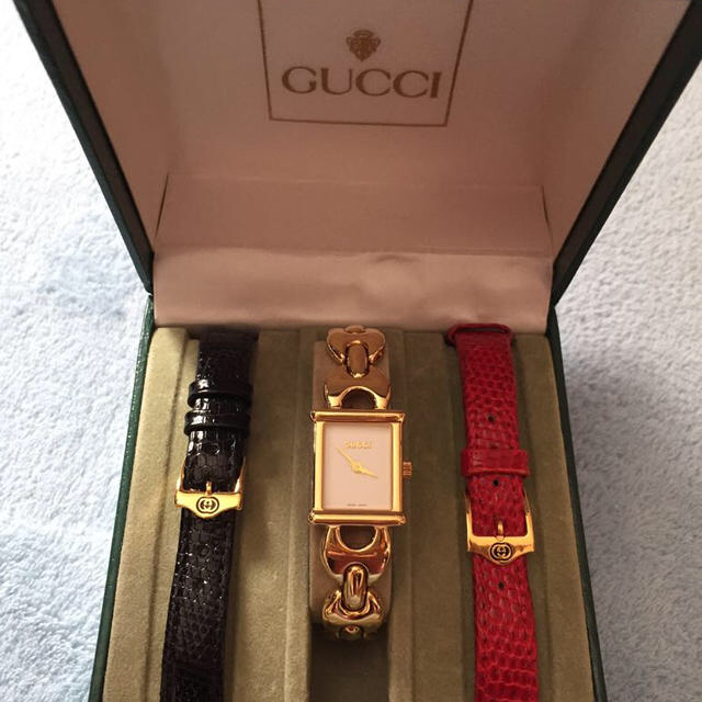【日本未発売】 Gucci ３種類替えベルト付き GUCCI腕時計 - 腕時計