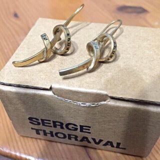 アッシュペーフランス(H.P.FRANCE)の専用SERGE THORAVALブルー(ピアス)