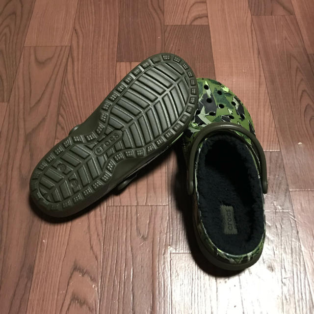 crocs(クロックス)の希少 クロックス 25cm グリーン ブラック ウィンター クロッグ ボア付  レディースの靴/シューズ(サンダル)の商品写真
