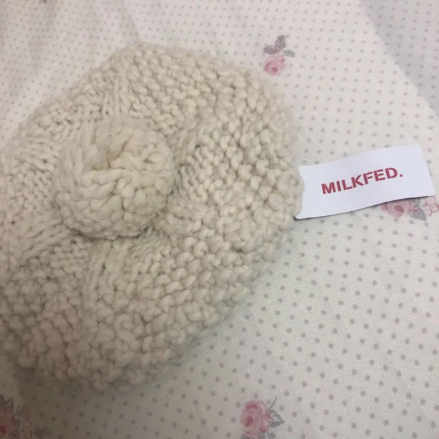 MILKFED.(ミルクフェド)のMILKFED.(ミルクフェド) knitberetケーブルニットベレー帽 レディースの帽子(ハンチング/ベレー帽)の商品写真