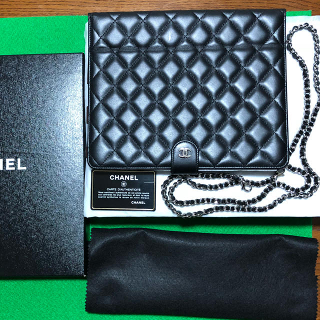 ＣＨＡＮＥＬマトラッセラムスキンチェーンショルダーiPad タブレットケース