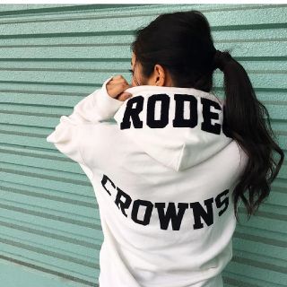 ロデオクラウンズワイドボウル(RODEO CROWNS WIDE BOWL)のホワイト☆RPGビッグパーカーフリーサイズ RODEO CROWNSロゴばっちり(パーカー)