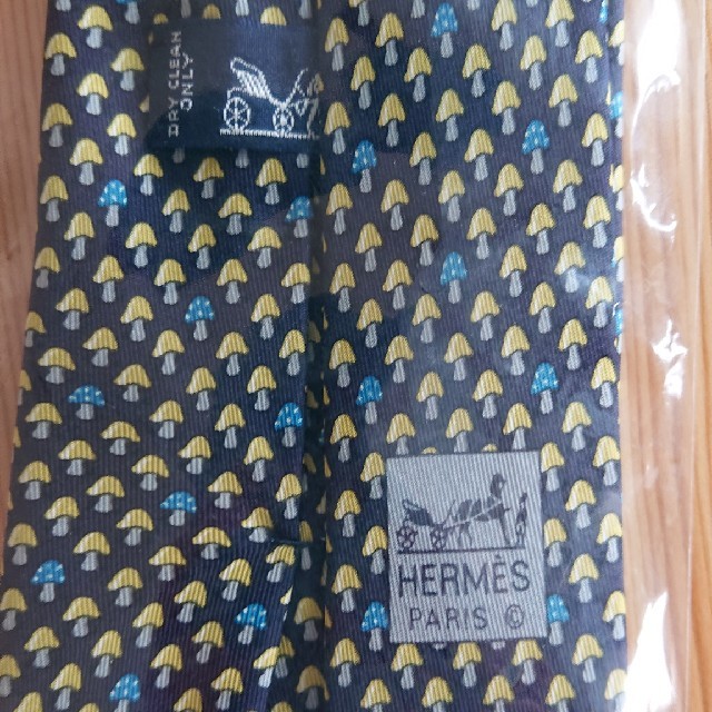 Hermes(エルメス)のネクタイ HERMES エルメス( キノコ柄 ) メンズのファッション小物(ネクタイ)の商品写真