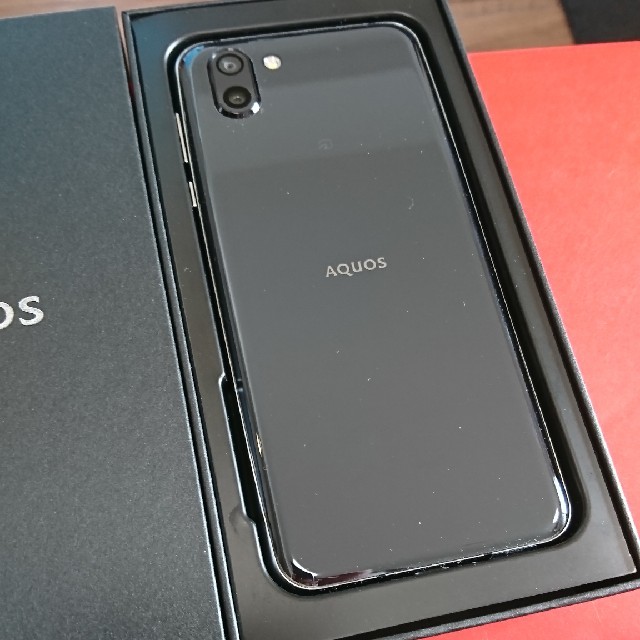 SHARP(シャープ)のSHARP AQUOS R2 706SH ブラック simフリー スマホ/家電/カメラのスマートフォン/携帯電話(スマートフォン本体)の商品写真