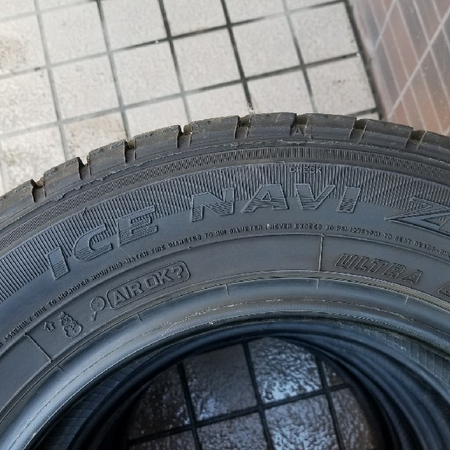 Goodyear(グッドイヤー)の175 70 14　4本セット　グッドイヤー　スタッドレスタイヤ アイスナビ 自動車/バイクの自動車(タイヤ)の商品写真