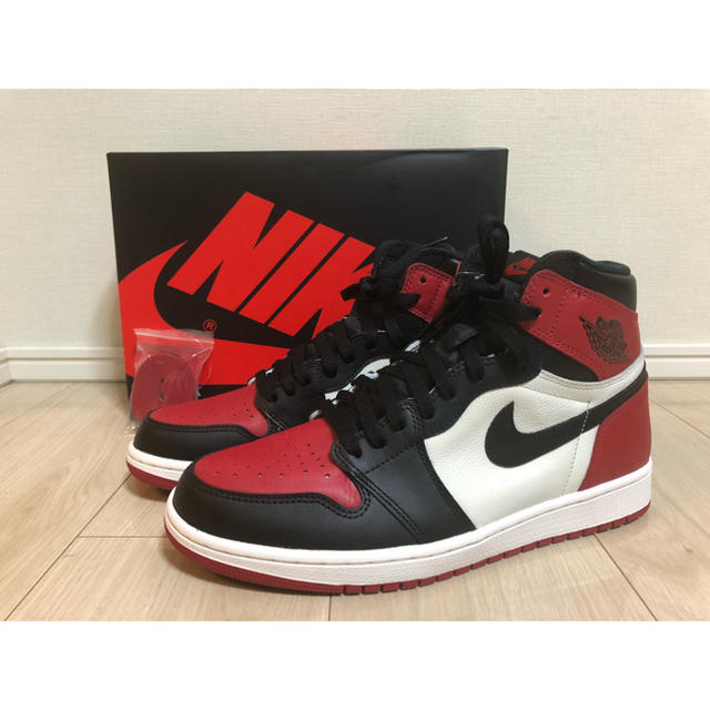 NIKE(ナイキ)のNIKE JORDAN 1 bred toe つま赤 27.5cm メンズの靴/シューズ(スニーカー)の商品写真