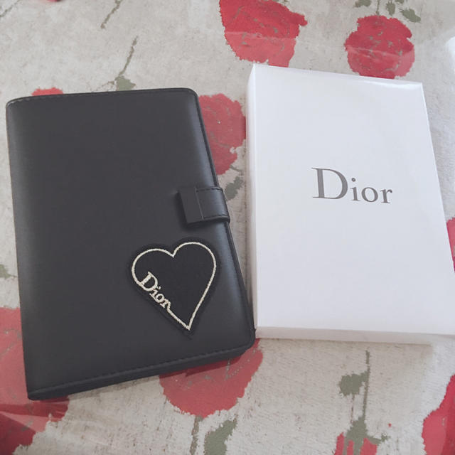 Dior(ディオール)の【最終値下げ】Dior 非売品 手帳 エンタメ/ホビーのコレクション(ノベルティグッズ)の商品写真