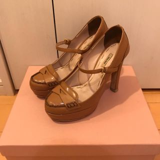 ミュウミュウ(miumiu)のmiumiuローファー35ピンクベージュ(ハイヒール/パンプス)