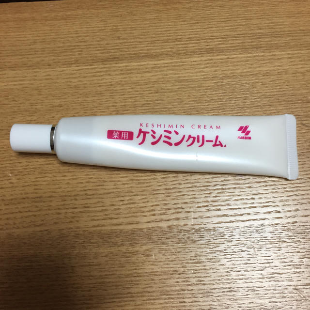 小林製薬(コバヤシセイヤク)の☆値下げ中☆小林製薬 ケシミンクリーム 内容量30g 使用品 コスメ/美容のベースメイク/化粧品(その他)の商品写真