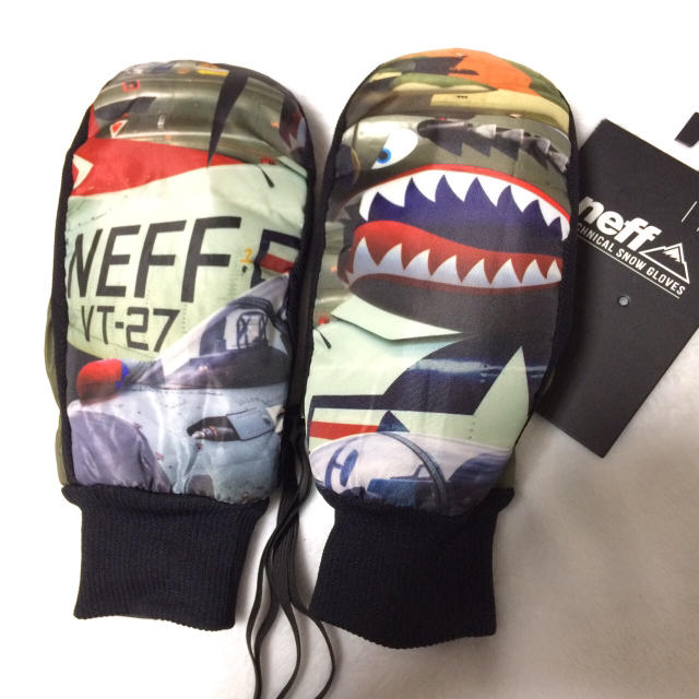 Neff(ネフ)の【新品】 neff デザイン ミトン グローブ 戦闘機スノーボード 数量限定 スポーツ/アウトドアのスノーボード(ウエア/装備)の商品写真