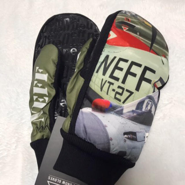 Neff(ネフ)の【新品】 neff デザイン ミトン グローブ 戦闘機スノーボード 数量限定 スポーツ/アウトドアのスノーボード(ウエア/装備)の商品写真