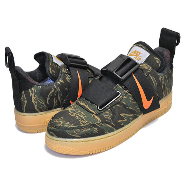 NIKE(ナイキ)のNIKE AIR FORCE 1 UT LOW PRM CARHARTT 希少 レディースの靴/シューズ(スニーカー)の商品写真