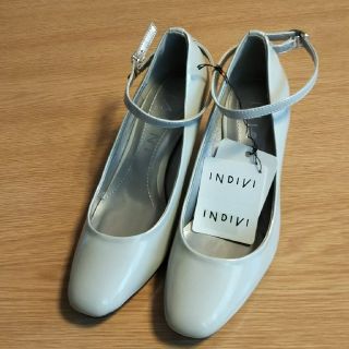 インディヴィ(INDIVI)のINDIVI エナメルパンプス 21.5(ハイヒール/パンプス)