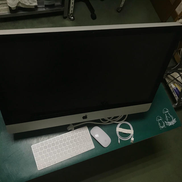 Apple iMac Mid2011 27inchです。