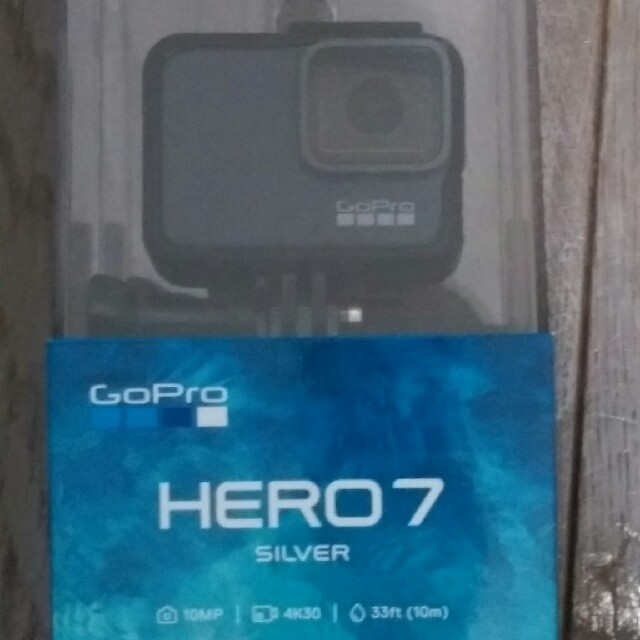 GoPro(ゴープロ)のGoPro hero7 silver 年末大特価中 スマホ/家電/カメラのカメラ(ビデオカメラ)の商品写真