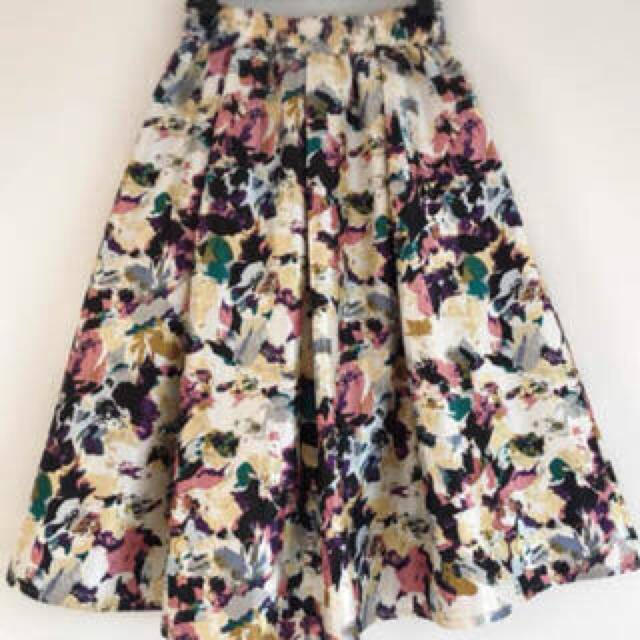 しまむら(シマムラ)のしまむら 花柄スカート 新品未使用 レディースのスカート(ひざ丈スカート)の商品写真