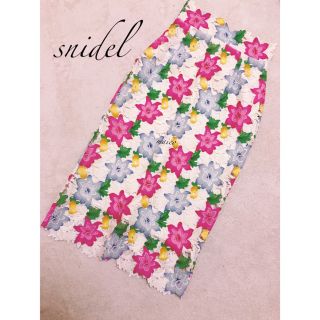 スナイデル(SNIDEL)のsnidel☆レーザープリントタイトスカート(ひざ丈スカート)