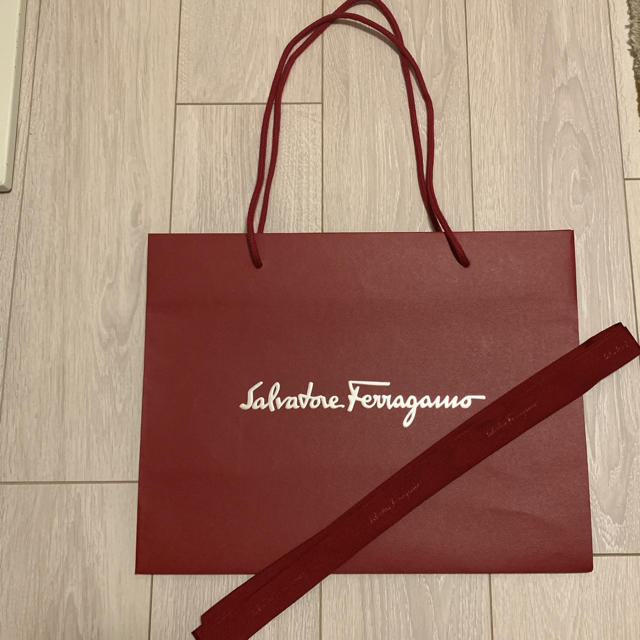 Ferragamo(フェラガモ)のほぼ新品フェラガモ ショップ袋、リボン レディースのバッグ(ショップ袋)の商品写真