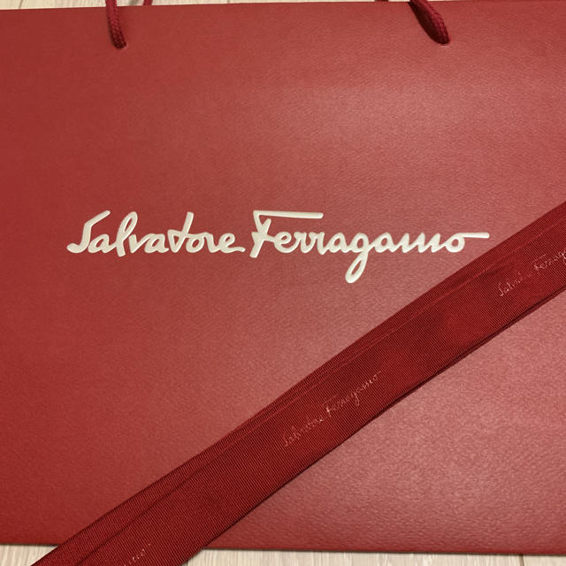 Ferragamo(フェラガモ)のほぼ新品フェラガモ ショップ袋、リボン レディースのバッグ(ショップ袋)の商品写真