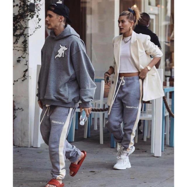 FEAR OF GOD(フィアオブゴッド)の新品 Essentials Side Stripe Sweatpants メンズのトップス(スウェット)の商品写真