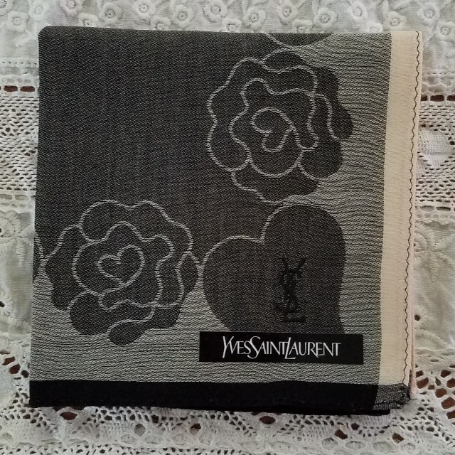 SAINT LAURENT(サンローラン)のYSL イヴサンローラン ハンカチ 新品 レディースのファッション小物(ハンカチ)の商品写真