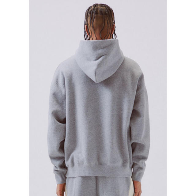 FEAR OF GOD(フィアオブゴッド)の新品 未使用 Essentials Logo Pullover Hoodie メンズのトップス(パーカー)の商品写真