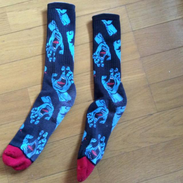 POWELL(パウエル)のSantaCruz Hands All-Over Crew Socks BK メンズのレッグウェア(ソックス)の商品写真