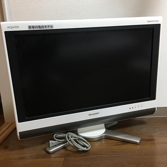 AQUOS アクオス テレビ 26インチ 薄型 地デジ ホワイト スマホ/家電/カメラのテレビ/映像機器(テレビ)の商品写真