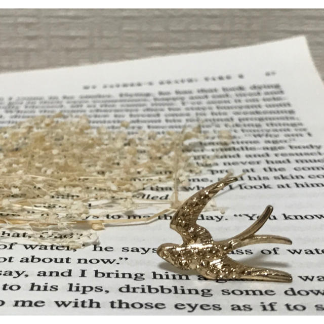 SM2(サマンサモスモス)のゴールドスワロー片耳用 ピアス つばめ レディースのアクセサリー(ピアス)の商品写真