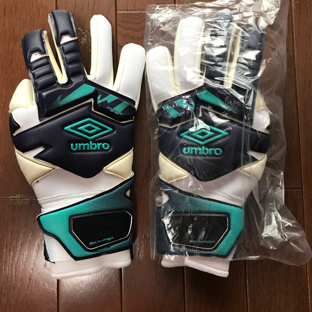 UMBRO(アンブロ)のアンブロ GKグローブ チケットのスポーツ(サッカー)の商品写真