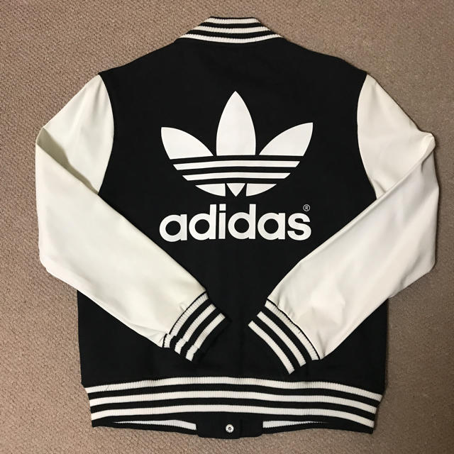 adidas(アディダス)の未使用★アディダスオリジナルス★トレフォイルロゴ入りスタジャン★Ｍ レディースのジャケット/アウター(スタジャン)の商品写真