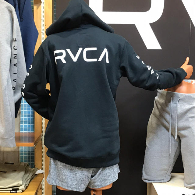 RVCA(ルーカ)の【たか様専用】RVCA(ルーカ) ジップアップパーカー 黒 Mサイズ メンズのトップス(パーカー)の商品写真