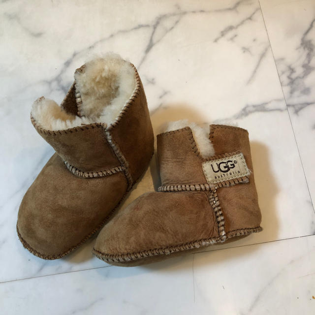 UGG(アグ)のUGG ムートンブーツ キッズ/ベビー/マタニティのベビー靴/シューズ(~14cm)(ブーツ)の商品写真