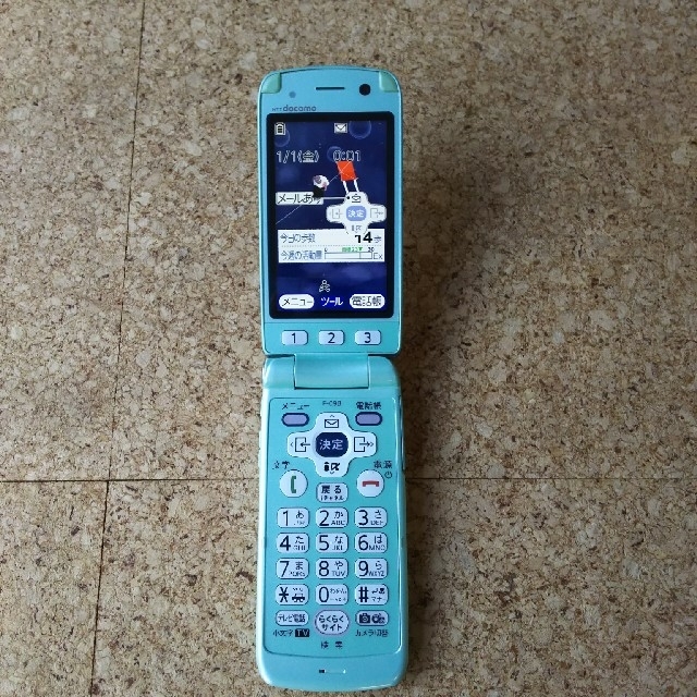 富士通(フジツウ)のdocomo  F-09B スマホ/家電/カメラのスマートフォン/携帯電話(携帯電話本体)の商品写真