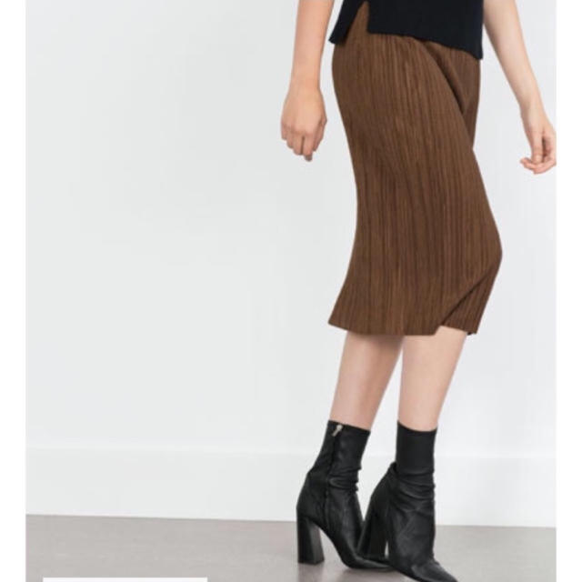 ZARA(ザラ)のZARA 細プリーツタイトスカート レディースのスカート(ひざ丈スカート)の商品写真