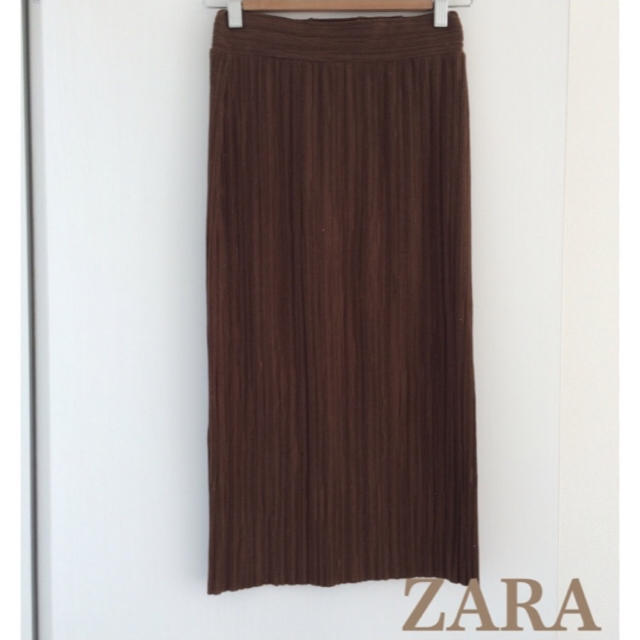 ZARA(ザラ)のZARA 細プリーツタイトスカート レディースのスカート(ひざ丈スカート)の商品写真