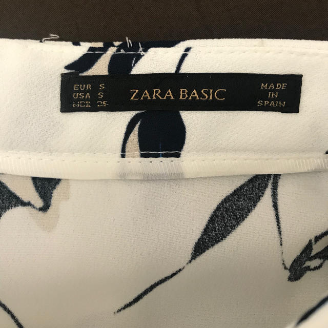 ZARA(ザラ)のmiki様☆ZARA 花柄 プリーツスカート レディースのスカート(ひざ丈スカート)の商品写真