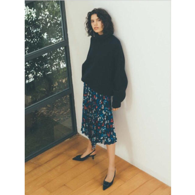 Mila Owen(ミラオーウェン)のMika Owen 2018AW最新作 花柄プリーツスカート レディースのスカート(ひざ丈スカート)の商品写真
