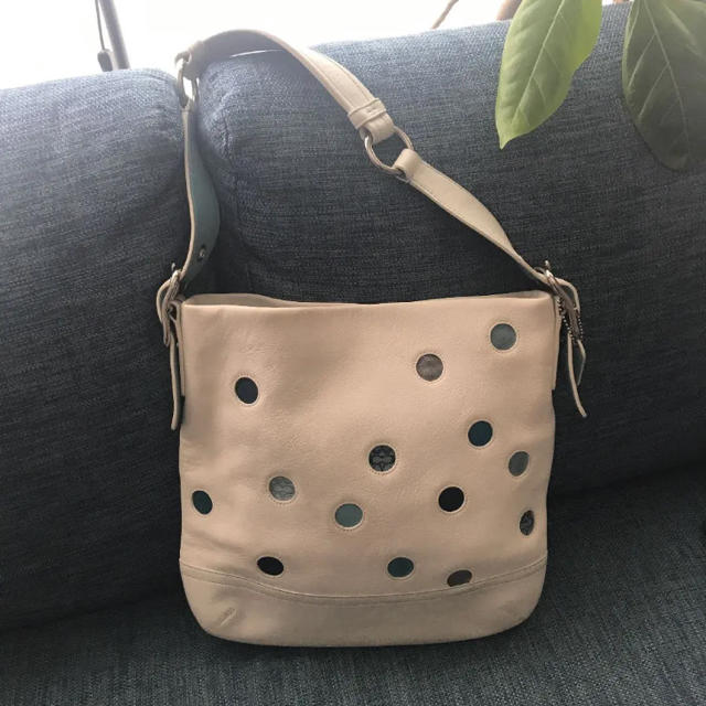 COACHショルダーバック(白) 低価格で大人気の 32%割引 www.skytrac.ca